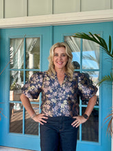 Load image into Gallery viewer, Floral Jacquard Top
