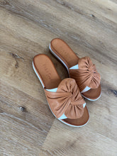 Load image into Gallery viewer, Leather Sandal
